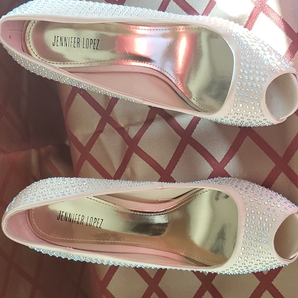 Jennifer Lopez Pumps - Picture 3 of 7